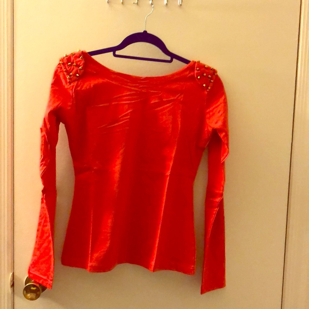 Power shoulder top